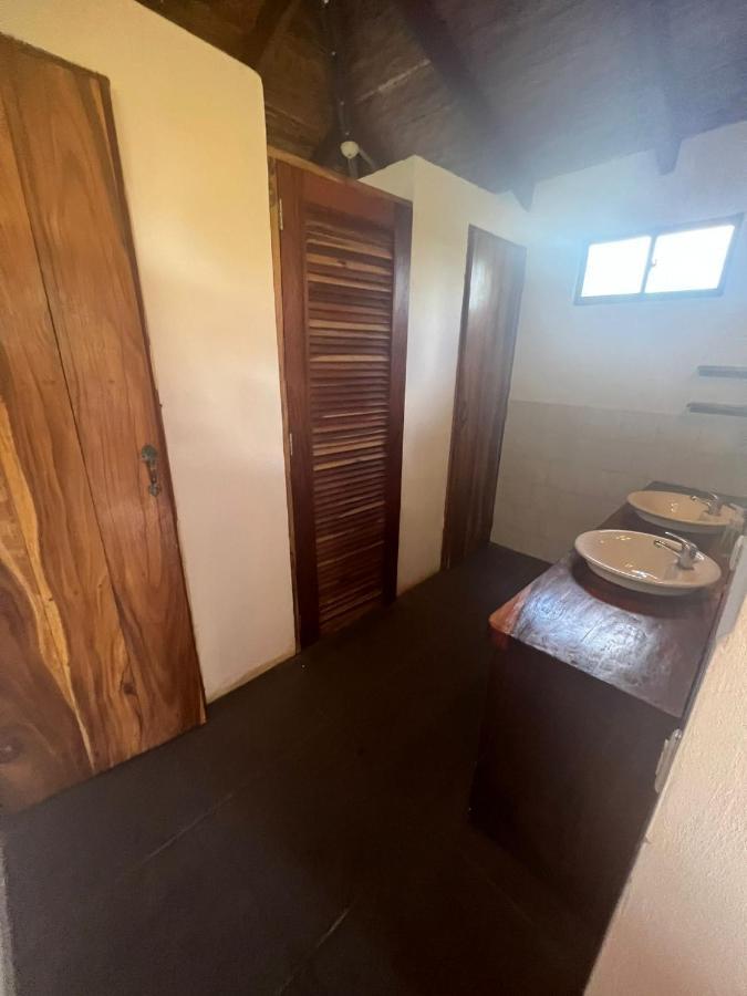 Surfing Turtle Lodge Poneloya Exterior foto