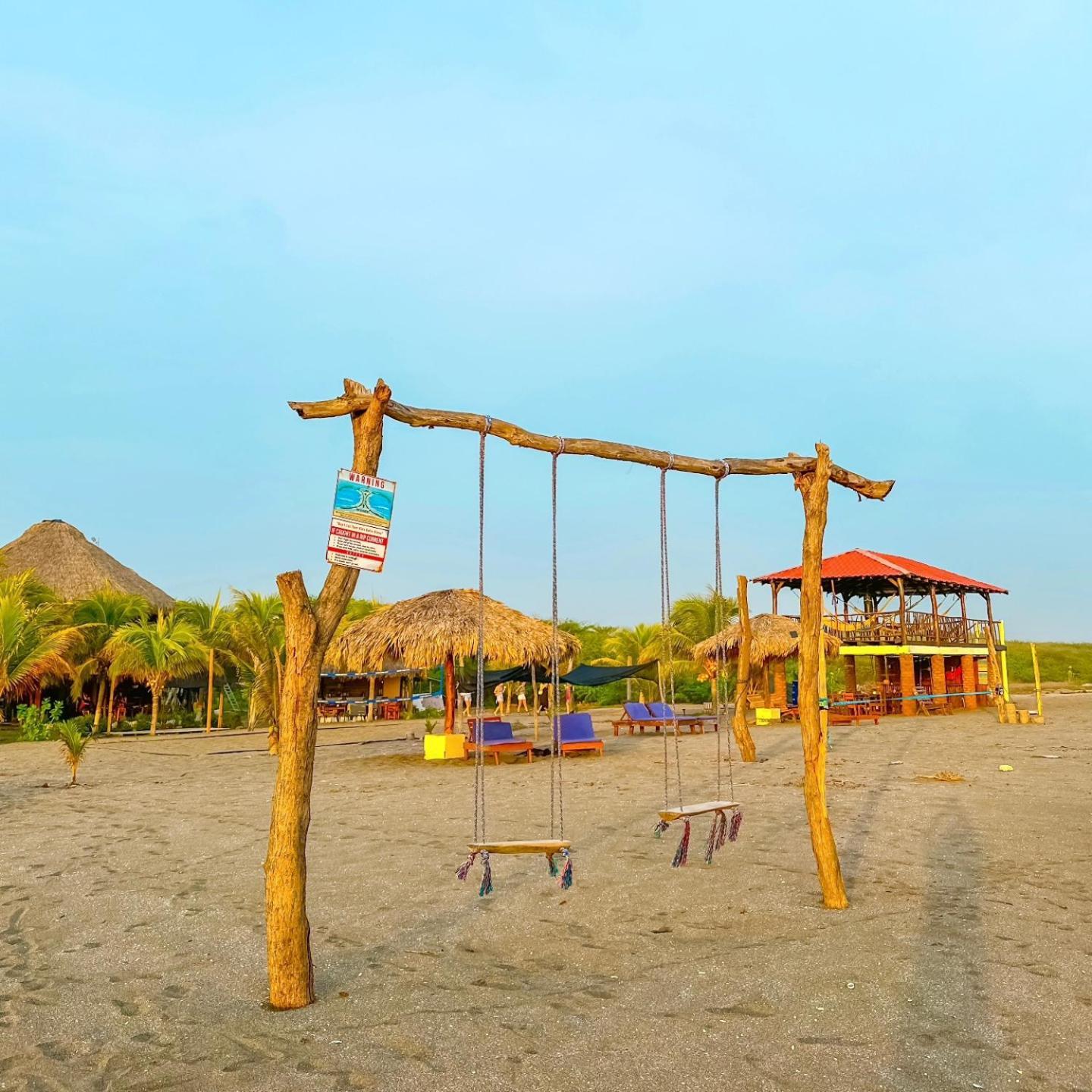 Surfing Turtle Lodge Poneloya Exterior foto