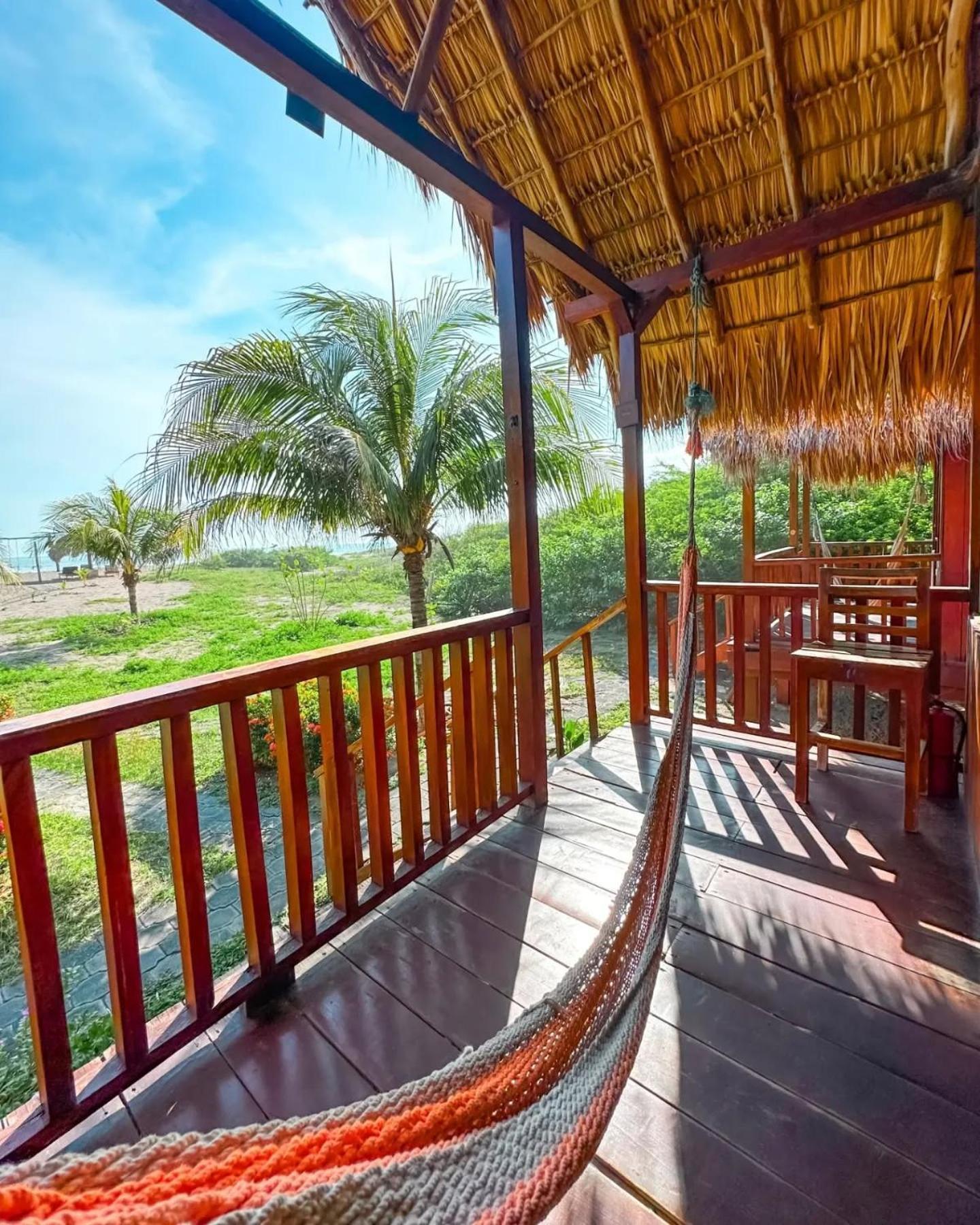 Surfing Turtle Lodge Poneloya Exterior foto