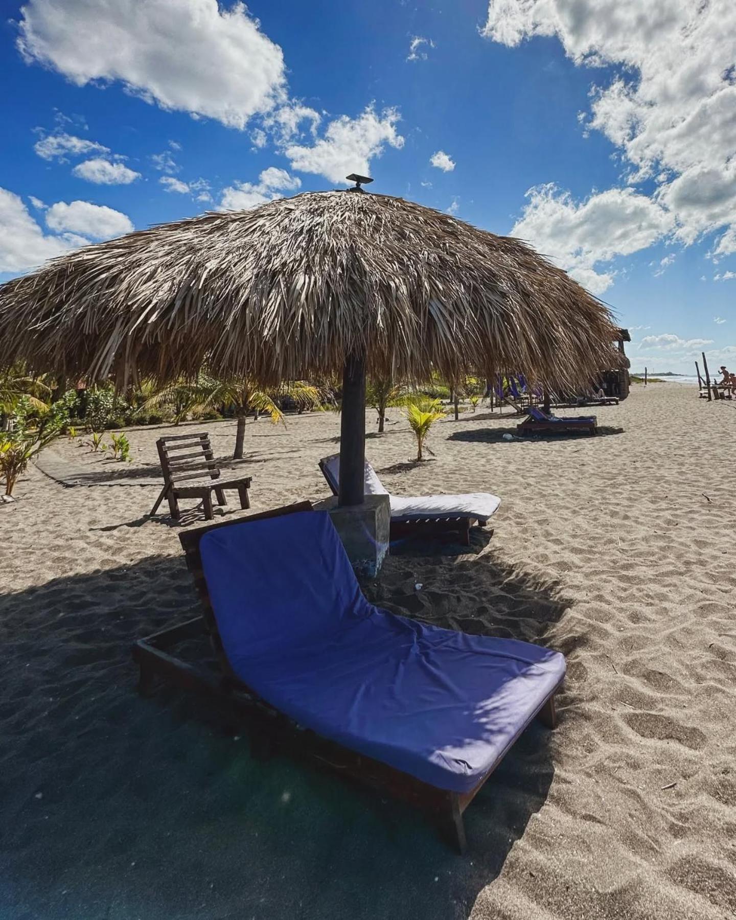 Surfing Turtle Lodge Poneloya Exterior foto