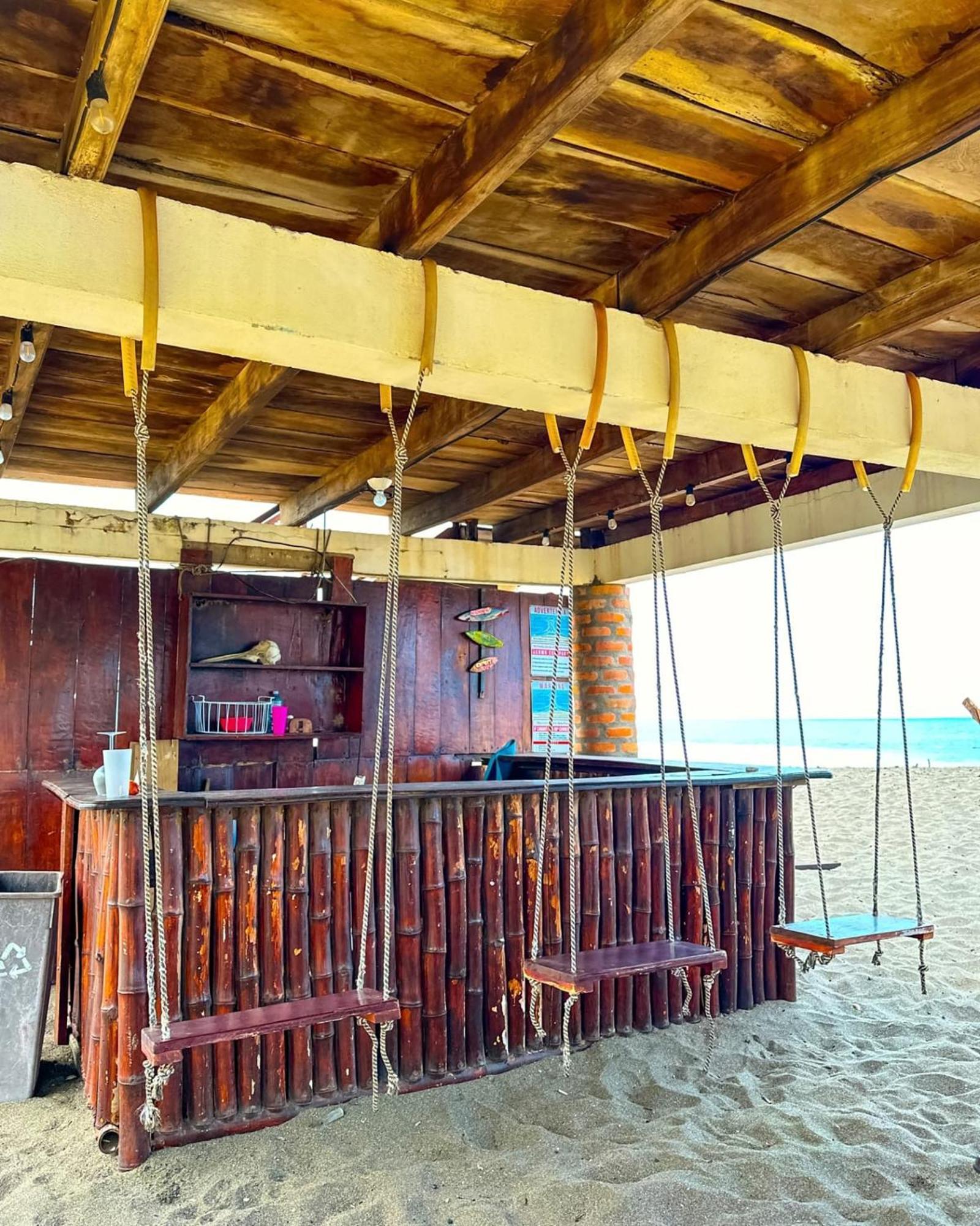 Surfing Turtle Lodge Poneloya Exterior foto