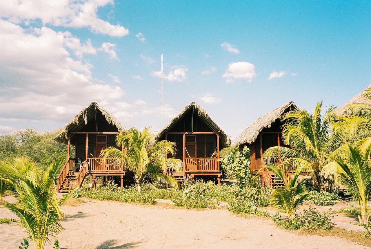 Surfing Turtle Lodge Poneloya Exterior foto