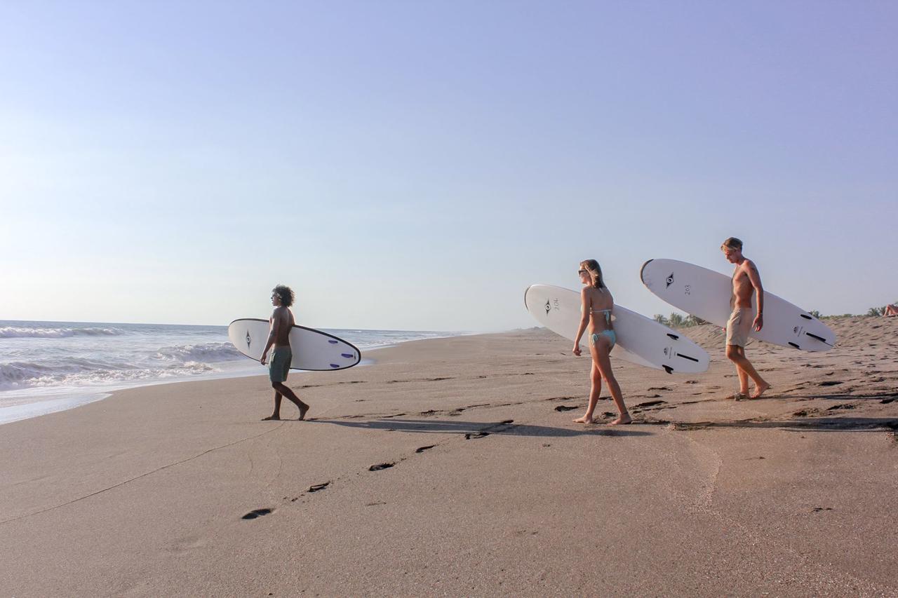 Surfing Turtle Lodge Poneloya Exterior foto