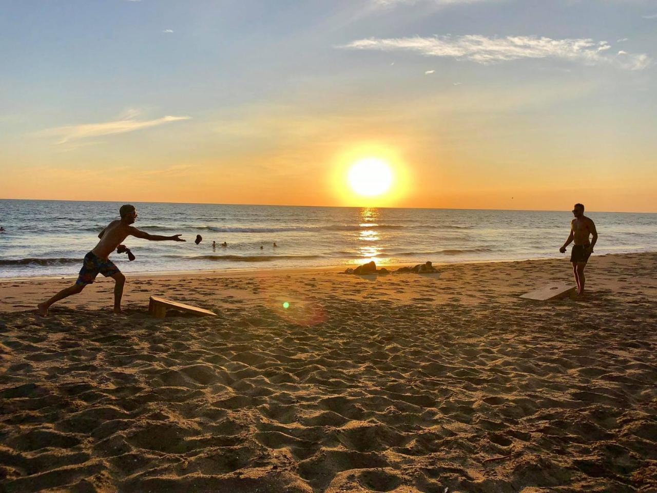 Surfing Turtle Lodge Poneloya Exterior foto