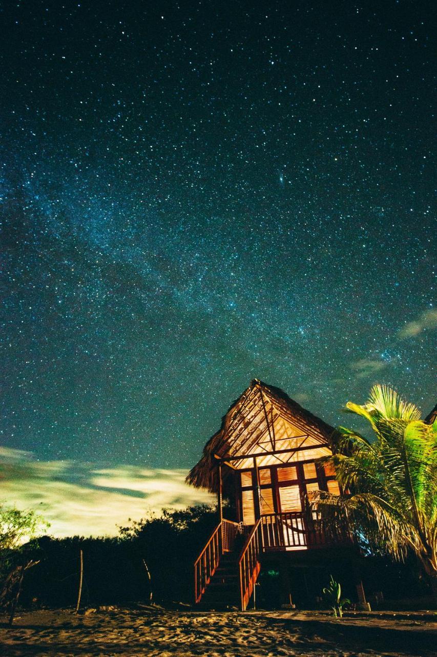 Surfing Turtle Lodge Poneloya Exterior foto